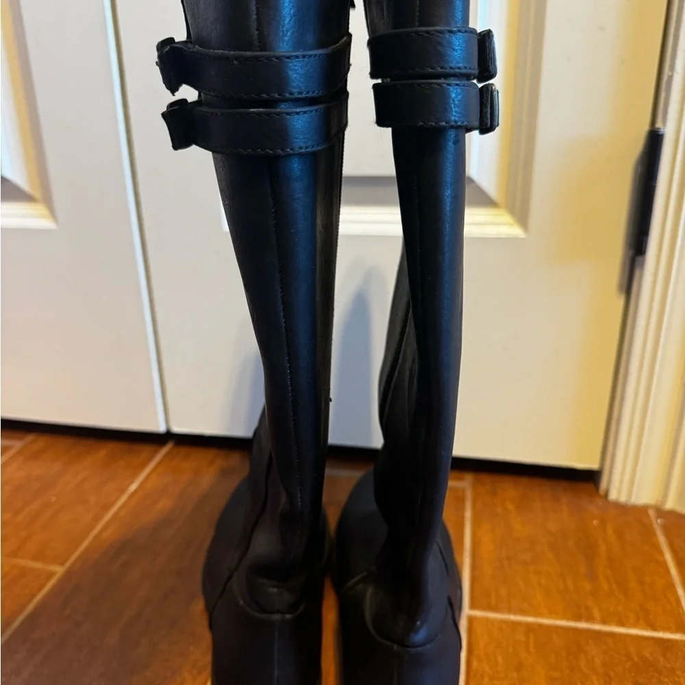 Very Volatile Black Knee High Women’s Boots Faix Leather Side Zipper Sz 7.5